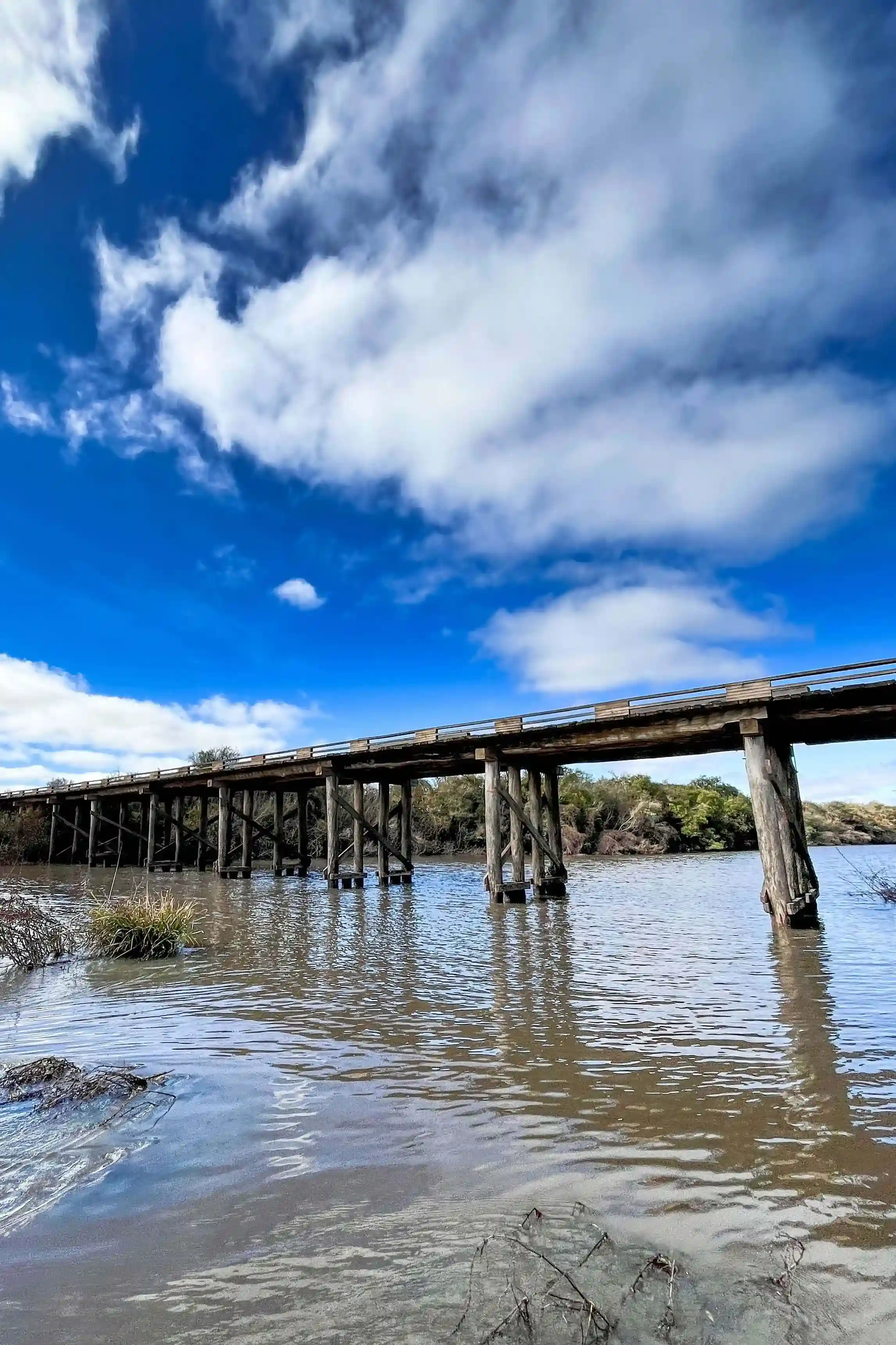 Vista de cerros y pastizales en la zona de la carrera